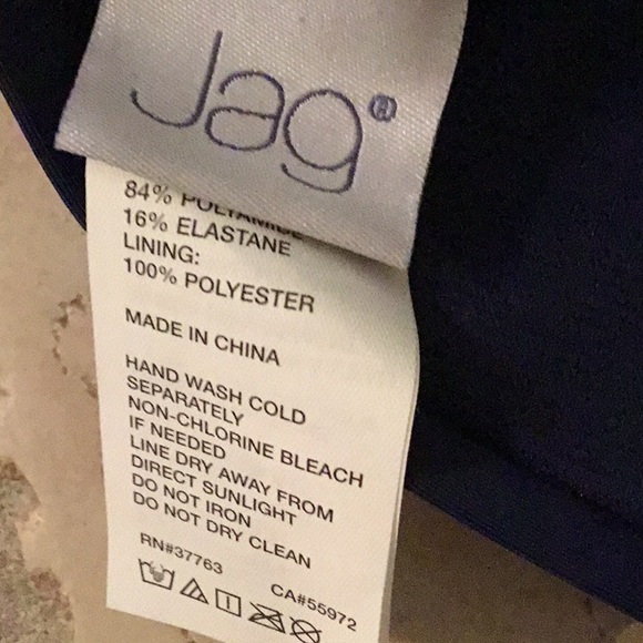 NWT jag bathing suit top. Size M - Picture 5 of 5